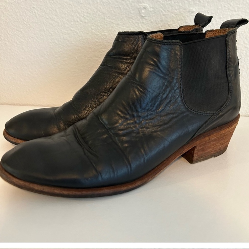 Frye genuine leather black ankle chelsea boots size 7.5